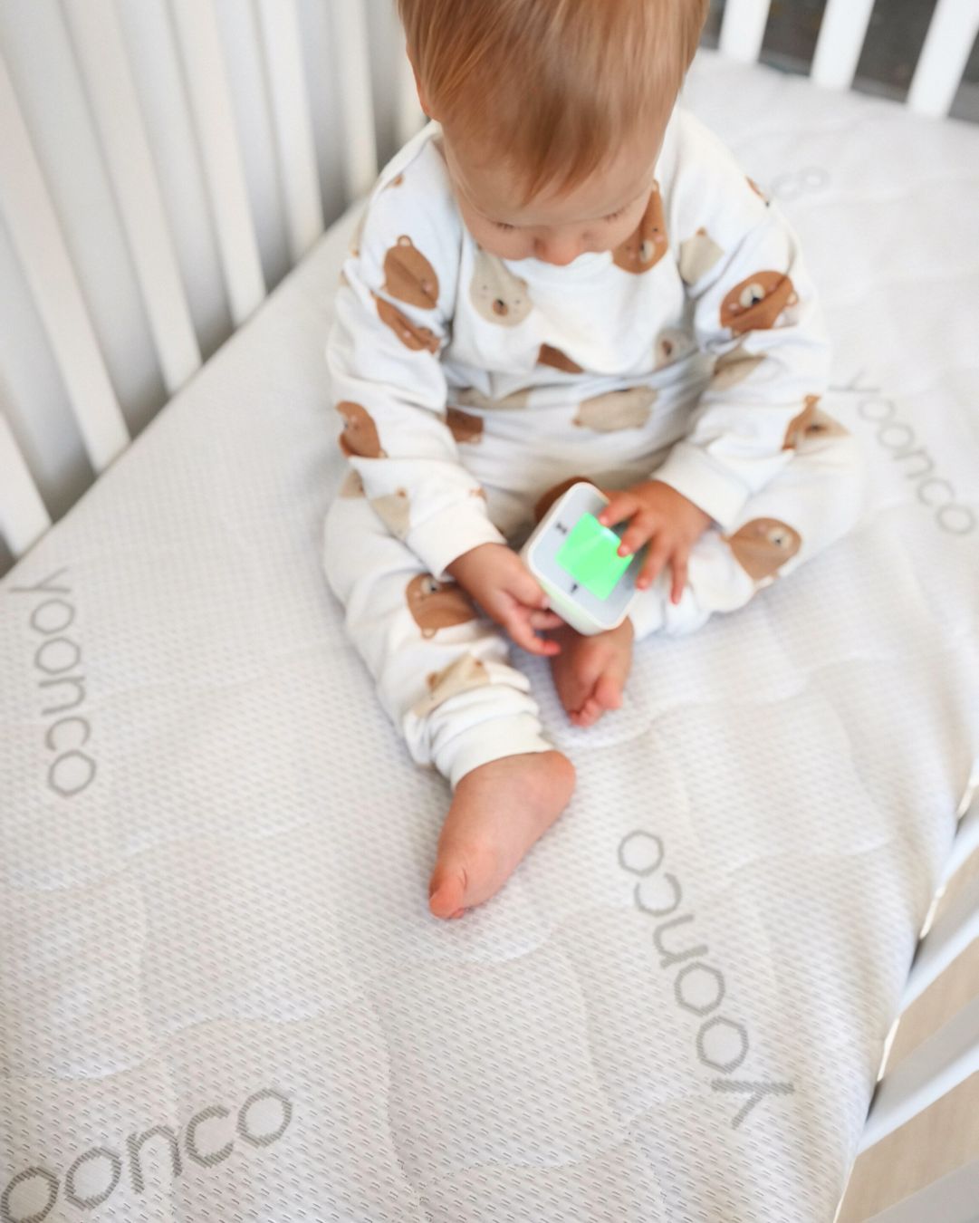 Materac do&nbsp;łóżeczka dziecięcego – jak wybrać model, który&nbsp;realnie wspiera zdrowy rozwój dziecka?